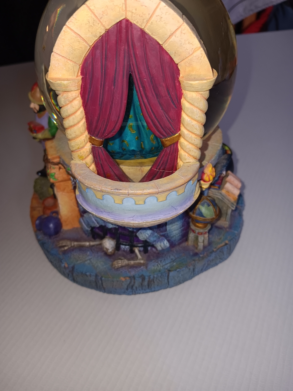 Disney Villains Evil Witch Mirror Mirror Snow Globe Preowned Sound WorksLightsup - Picture 8 of 11
